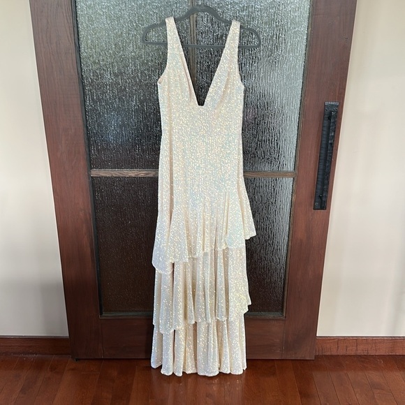 Mac Duggal Iridescent Sequin Asymmetrical Ruffle Tiered Gown size 6. - Picture 4 of 10